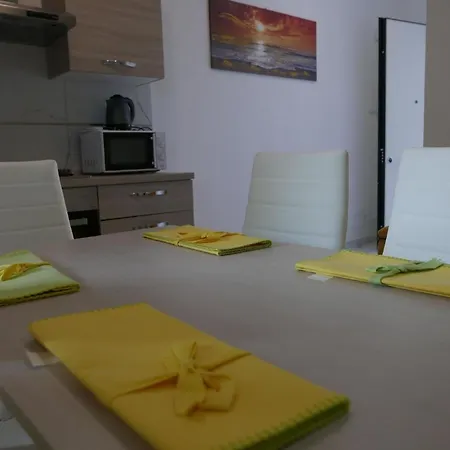 Apartment Ferienwohnung Fuer 6 Personen Ca 45 M In Bibione, Venetien Provinz Venedig *